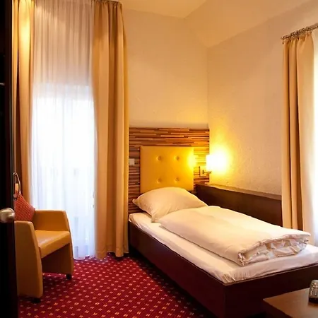 珀斯图本餐厅酒店 3*