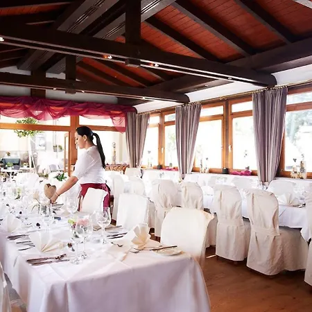 珀斯图本餐厅酒店 3* 本斯海姆